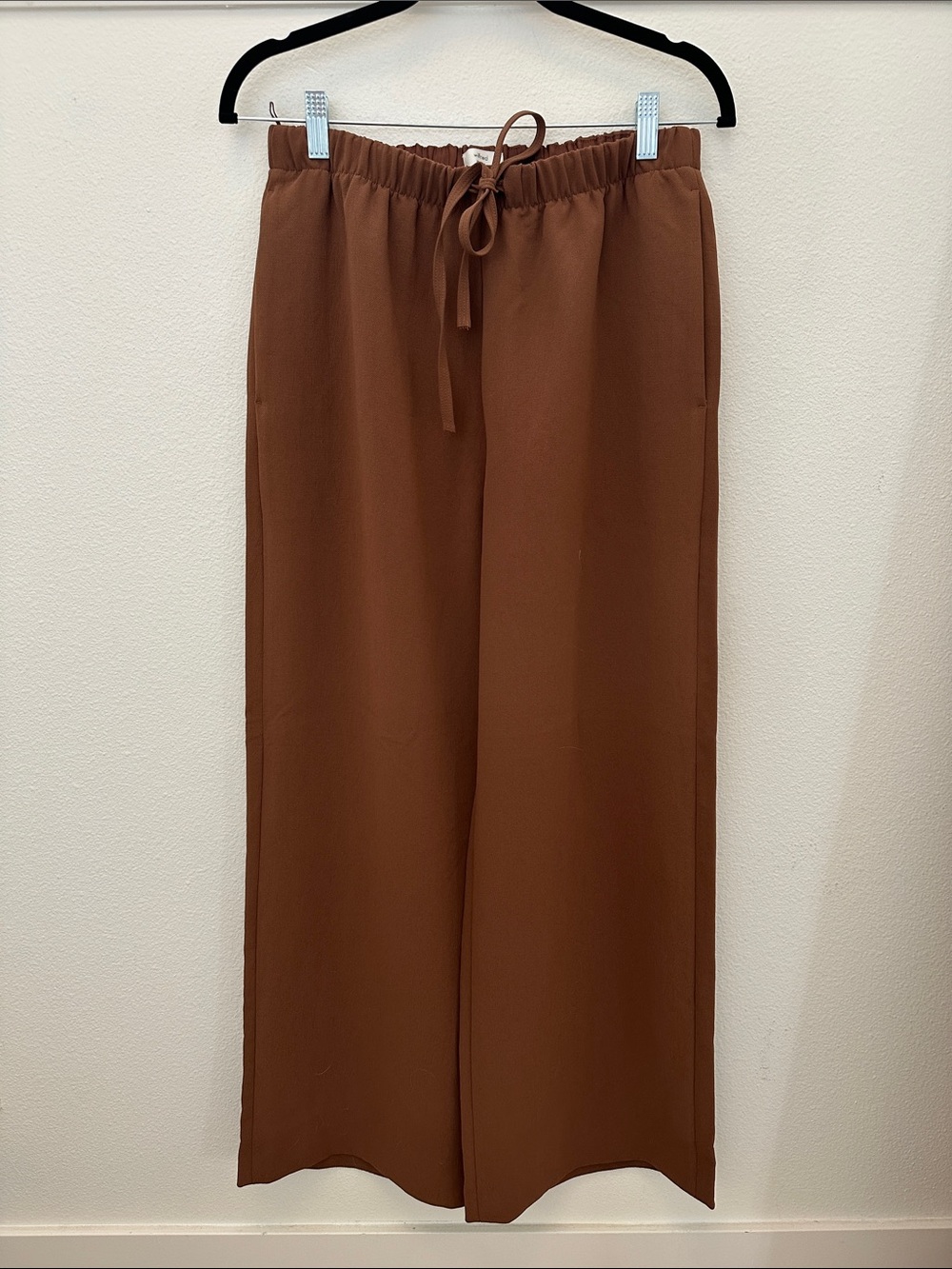 Aritzia Wilfred Lodge Pants in Crepette - Like New
